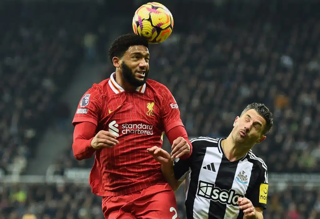 Liverpool-toppari keskellä siirtosoppaa – puhelin pirisee Anfieldillä