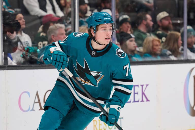 Kanadan nuori NHL-tähti idolinsa rinnalla – ”Tuntuu uskomattomalta”