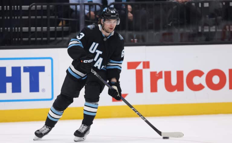 Floppikauden NHL:ssä pelanneen suomalaishyökkääjän asema uhattuna Floppikauden NHL:ssä pelanneen suomalaishyökkääjän asema uhattuna