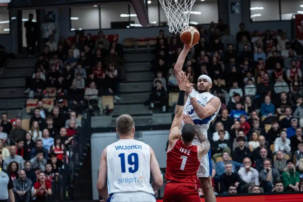 Susijengi aloittaa MM-karsinnat selkeänä ennakkosuosikkina – ”Siinä he ovat todella hyviä”