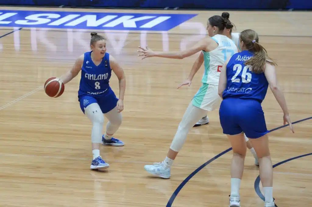 Kiistelty pykälä Suomen EM-unelman esteenä? – ”Pääsi riehumaan liian vapaasti”