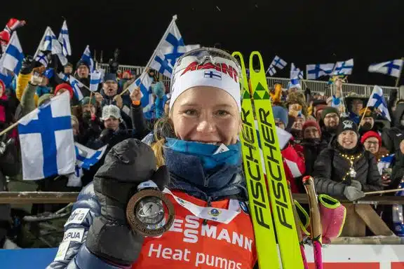 Suvi Minkkinen menetti asemiaan maailmancupin kisassa