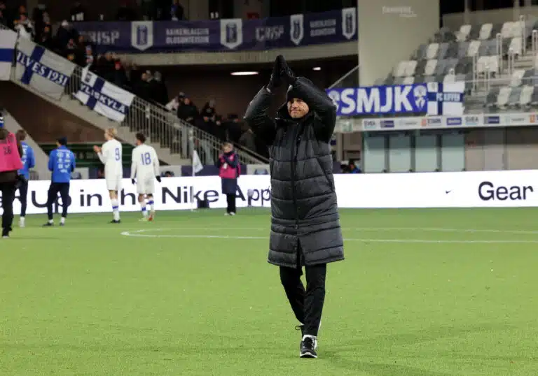 Nyt se alkaa – Pikkuhuuhkajat innoissaan EM-viheriölle: ”Joukkueessa on ihan mieletön fiilis”
