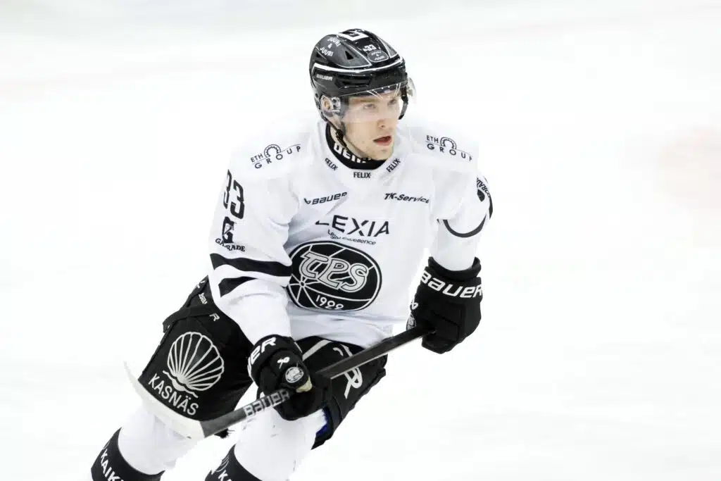 Suomalaispuolustajalle NHL-sopimus