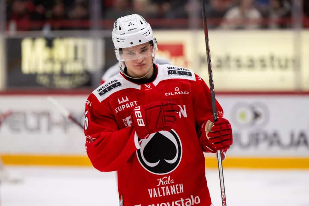 Nyt on kevät - SM-liigassa nyrkkitappelu Nyt on kevät – SM-liigassa nyrkkitappelu