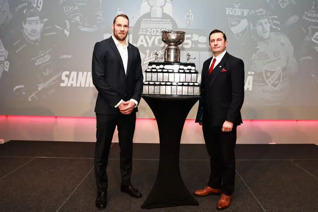 HIFK hehkui runkosarjan lopun tulikuumana – Ville Peltonen kertoi miten 14 vuoden piina voidaan päättää