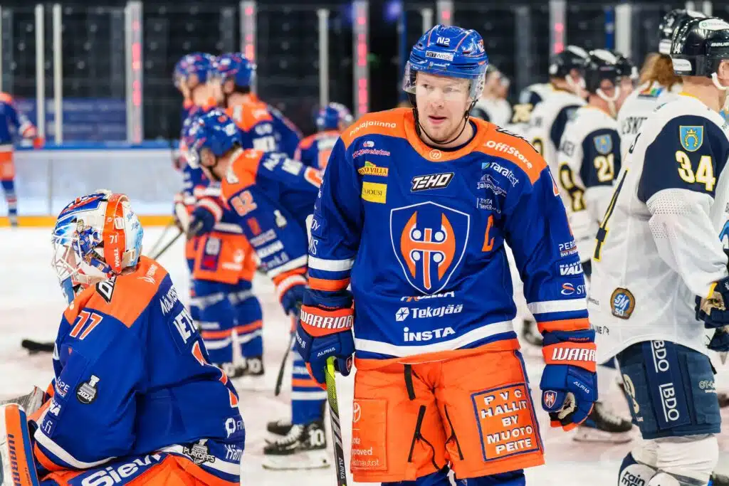 Ikoninen hahmo ilmestyi jäälle Tampereella - Tappara heräsi: "Vähän tulee sitä kiimaakin" Ikoninen hahmo ilmestyi jäälle Tampereella – Tappara heräsi: ”Vähän tulee sitä kiimaakin”