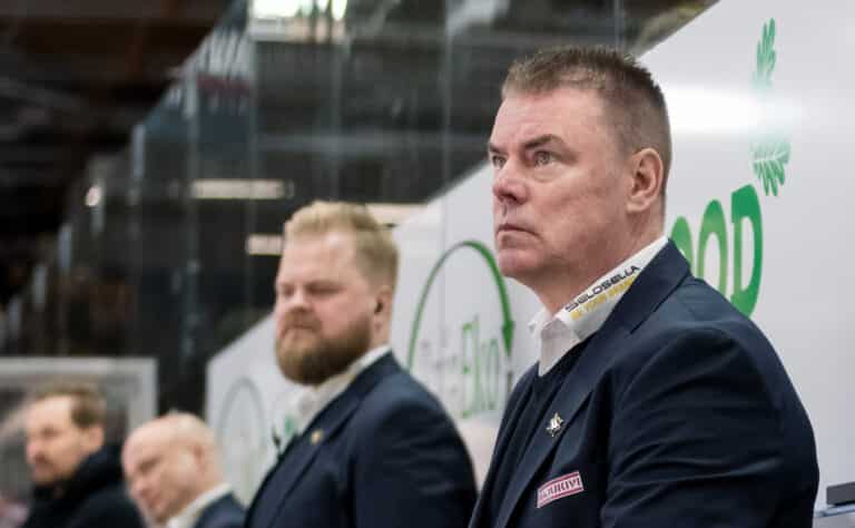 Raipe Helminen piti 16 sanan lehdistötilaisuuden Raipe Helminen piti 16 sanan lehdistötilaisuuden