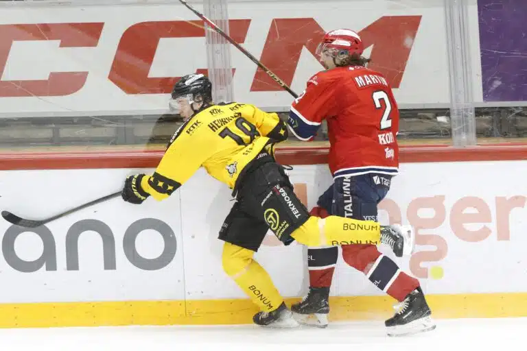 Raimo Helmisen SaiPa luisteli HIFK:n kumoon – HIFK-tähdeltä ruma temppu