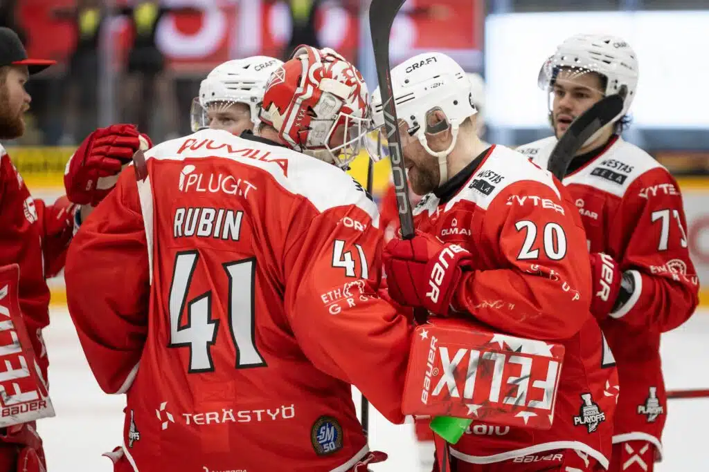Nyt oli raju ryöstö – Ässät laittoi SM-liigan mestarisuosikin kovaan paikkaan