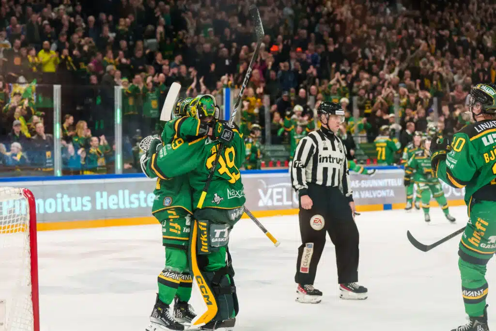 Tunteisiin meni – Nokia-areenalta poistettiin faneja