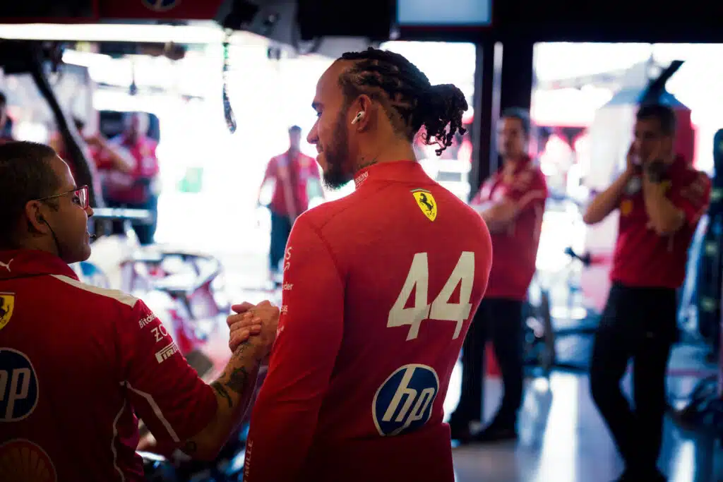 Lewis Hamiltonilla erikoinen ongelma Ferrarilla – ”Hän teki parhaansa”