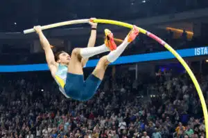 Nyt tärähti – Mondo Duplantis hurjassa vireessä