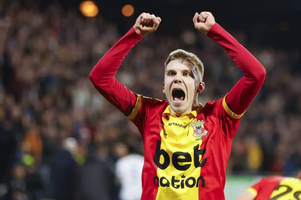 Oliver Antman syttyi liekkeihin – tyrmäsi suurseuran Hollannissa Oliver Antman syttyi liekkeihin – tyrmäsi suurseuran Hollannissa