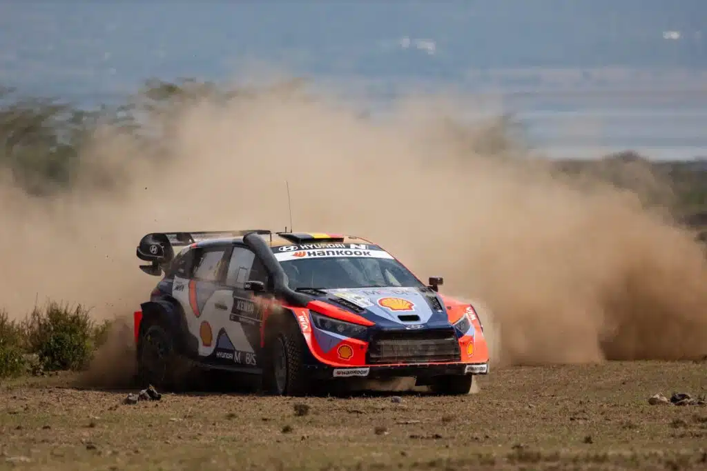 Viron MM-ralli belgialaisjohdossa liikkeelle – Kalle Rovanperä iskuasemissa