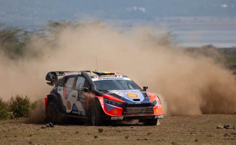 Hyundai-tähti avasi ongelmiaan – Kenian MM-ralli menossa heti piloille