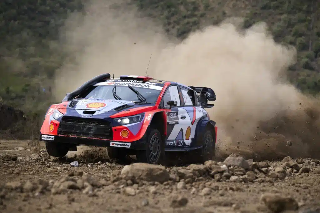 Tässä on Safari-rallin ensimmäinen ”uhri” – ”Pahinta mitä ralliautossa voi sattua”