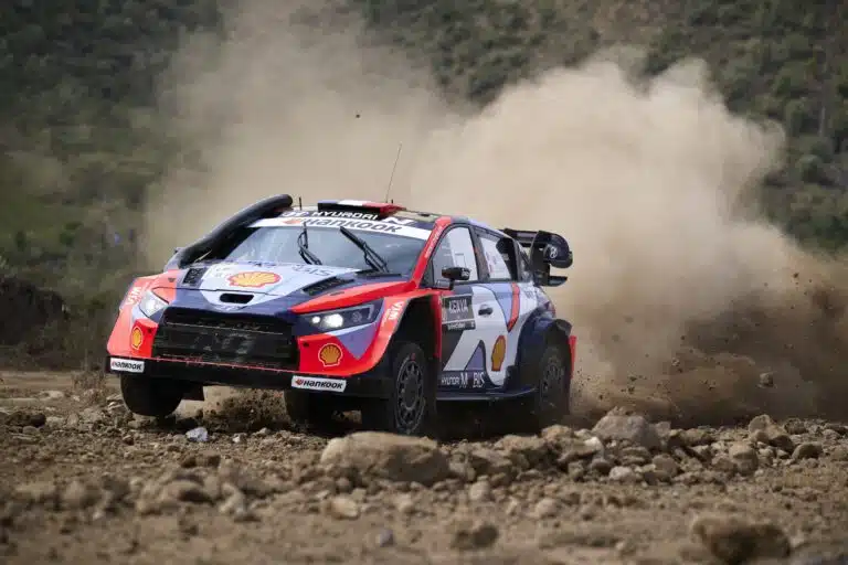 Tässä on Safari-rallin ensimmäinen ”uhri” – ”Pahinta mitä ralliautossa voi sattua”