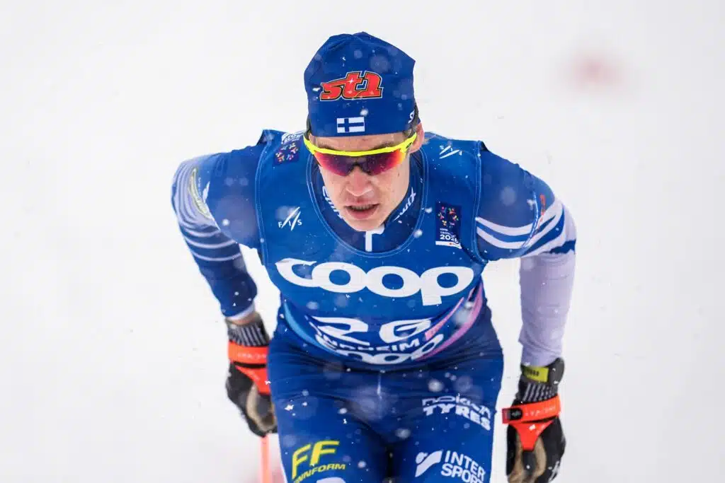 Niko Anttolalla karmeaa epäonnea - suomalaisyllättäjältä vahva hiihto Niko Anttolalla karmeaa epäonnea – suomalaisyllättäjältä vahva hiihto