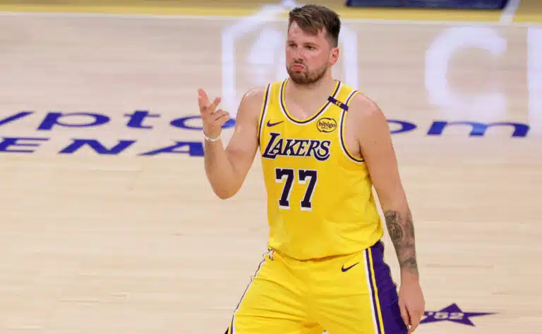 NBA:n supertähti rikkoi seuraennätyksen NBA:n supertähti rikkoi seuraennätyksen