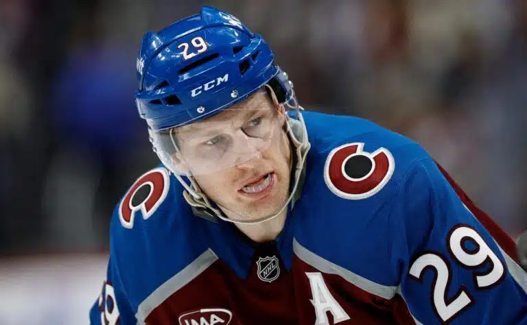 Olympiapettymys näkyy - Nathan MacKinnon pimahti suomalaiselle Olympiapettymys näkyy – Nathan MacKinnon pimahti suomalaiselle