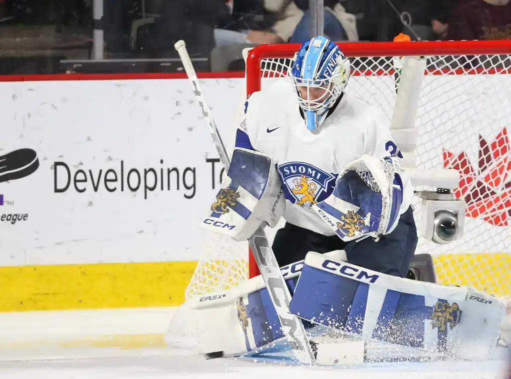 Kuuluisassa yliopistossa pelannut suomalaismaalivahti liittyi NHL-seuran farmijoukkueen vahvuuteen