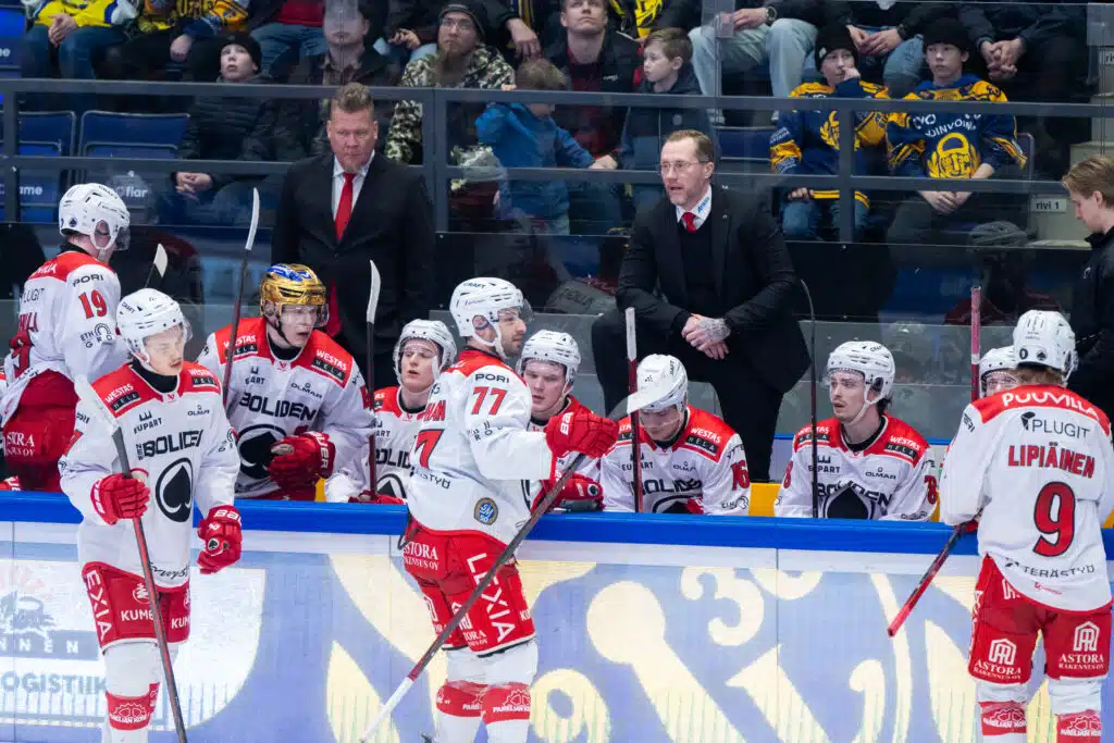 IS: SM-liigaseura nappasi ruotsalaishyökkääjän