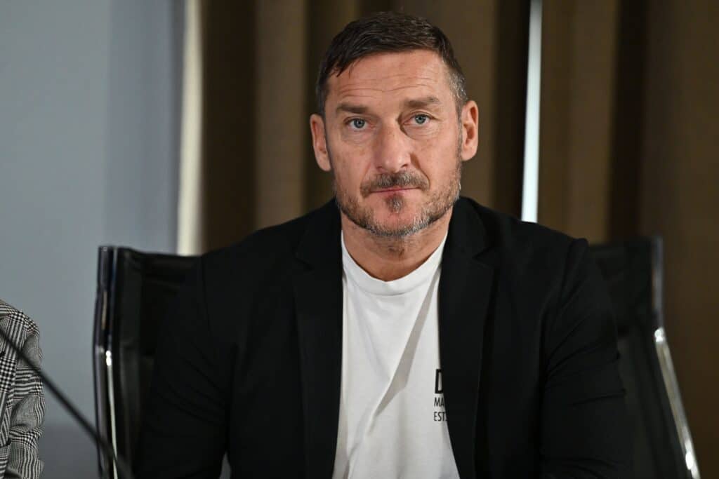 Legendaarinen Francesco Totti myrskyn silmässä Italiassa – aikoo matkustaa Venäjälle Legendaarinen Francesco Totti myrskyn silmässä Italiassa – aikoo matkustaa Venäjälle