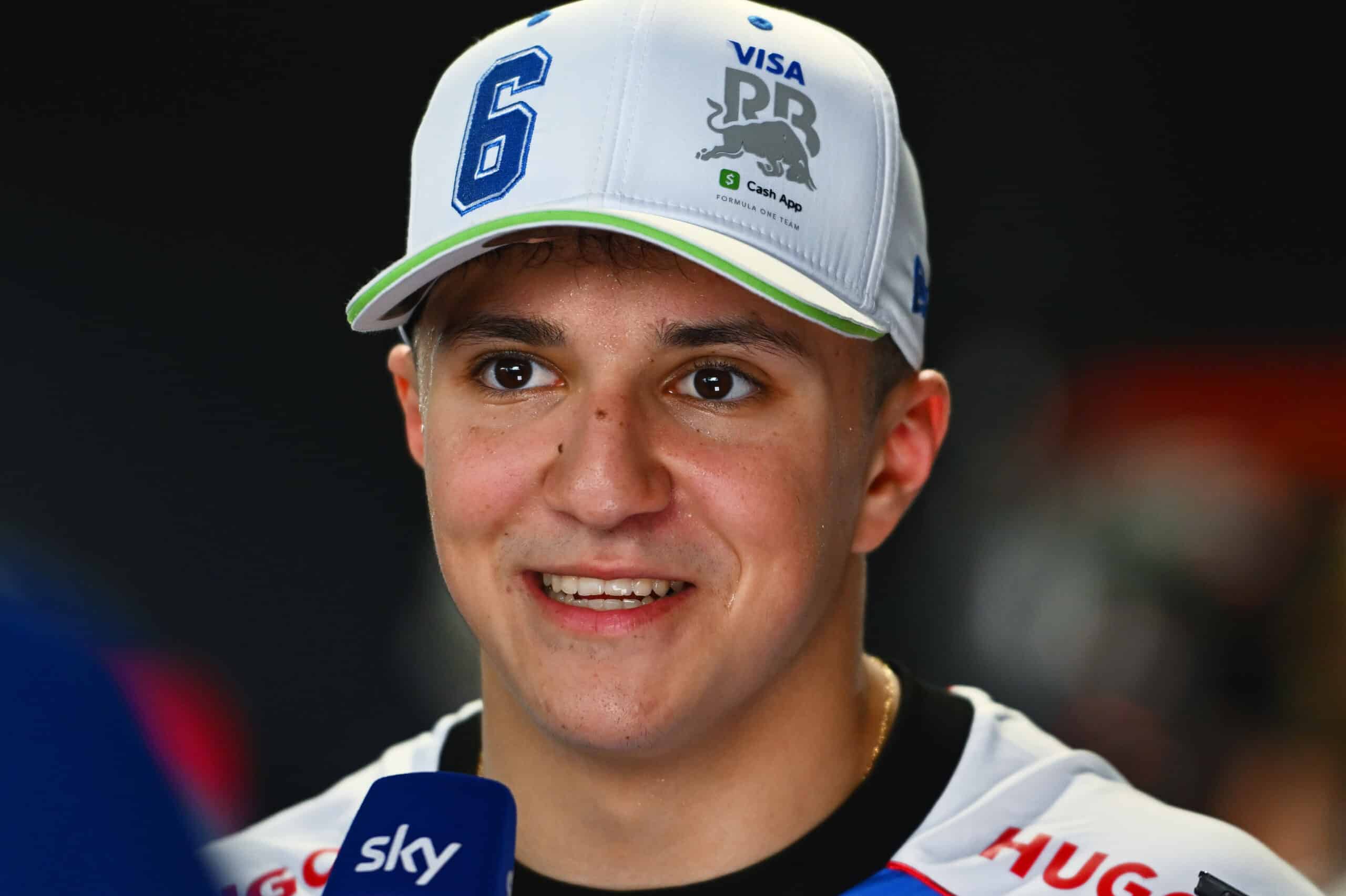 Rajua draamaa F1-avauksessa – tulokaskuksi rysäytti seinään jo lämmittelykierroksella
