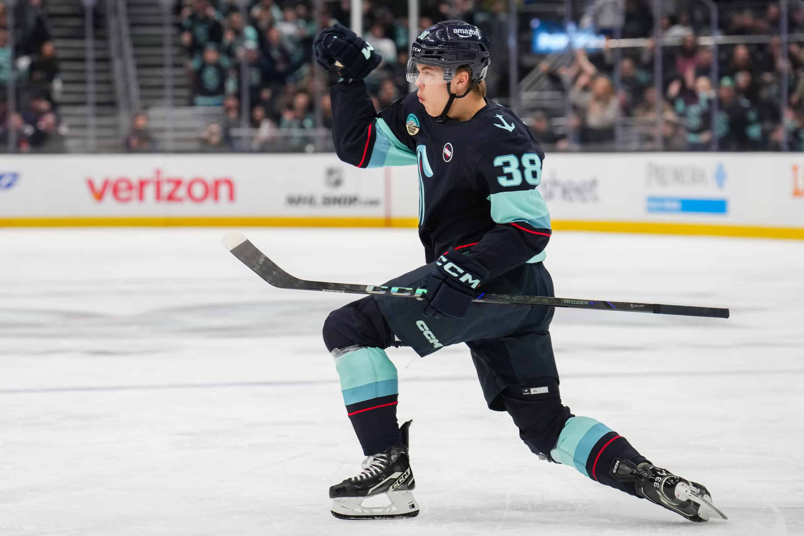 Suomalaistulokas kerää suitsutusta NHL:ssä – “Uskaltaa pelata omaa peliään”