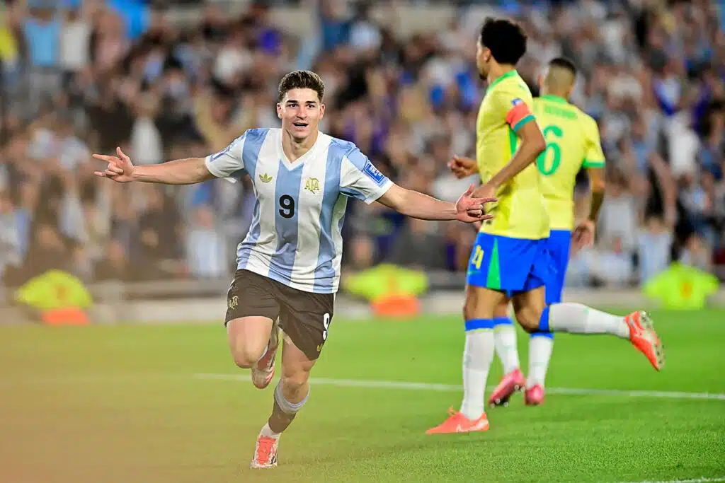Argentiina nöyryytti Brasiliaa ilman Lionel Messiä – MM-kisapaikalle loistava sinetti