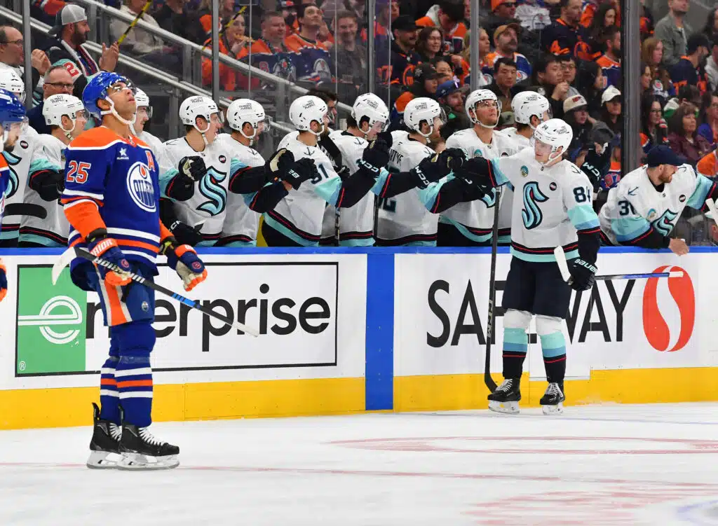 NHL-sentteri hämillään kahden suomalaisen ketjussa – ”En osaa suomea sanaakaan”