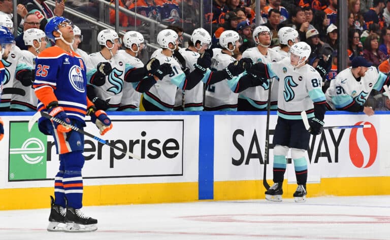 NHL-sentteri hämillään kahden suomalaisen ketjussa – ”En osaa suomea sanaakaan”