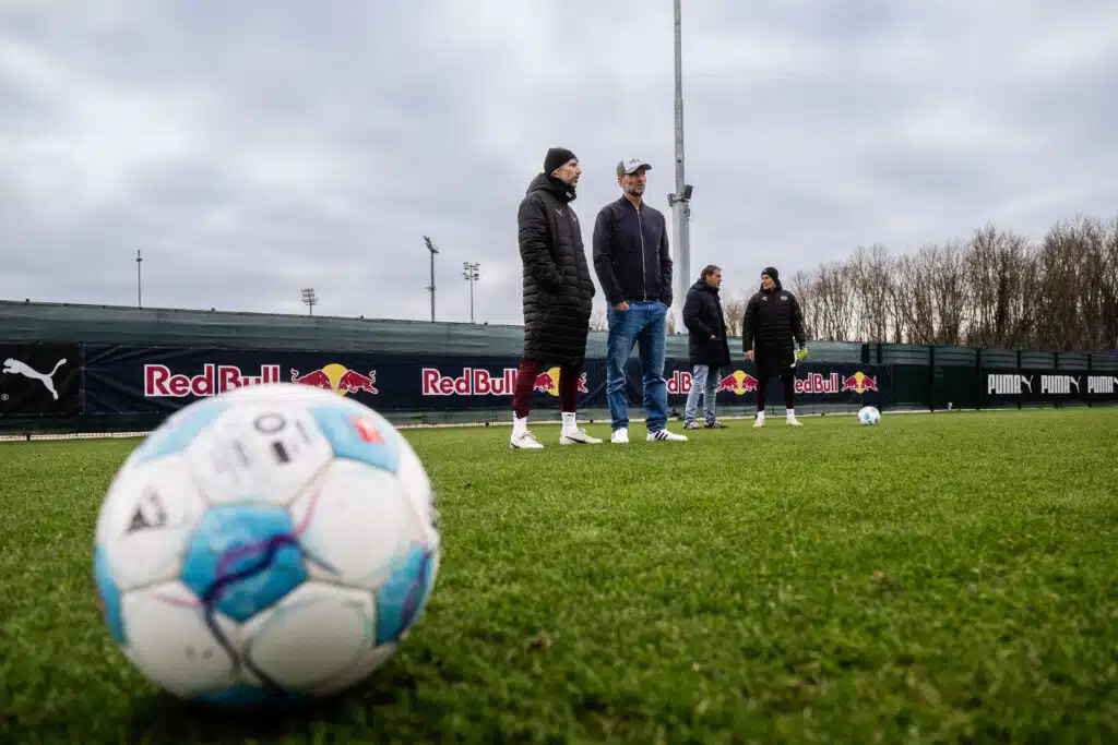 Potkut – Mestarien liigan seura pisti päävalmentajan pihalle