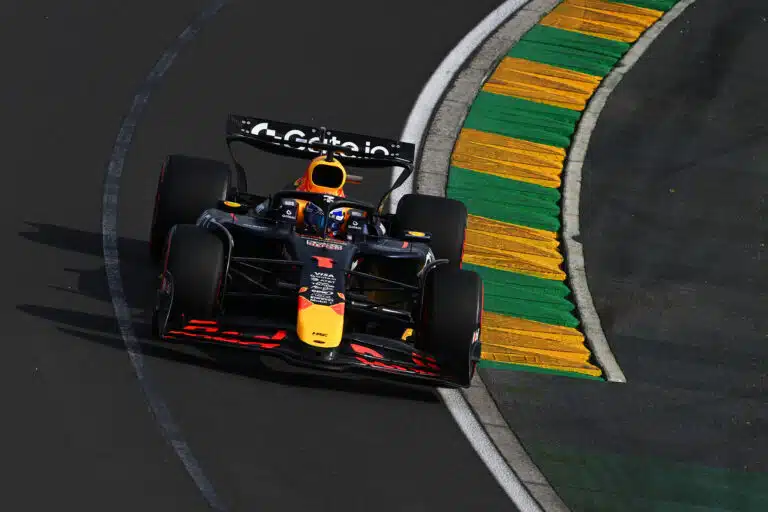 Max Verstappen on lyöty rajulla tavalla – ”hullu kisa” jää mestarin ainoaksi mahdollisuudeksi