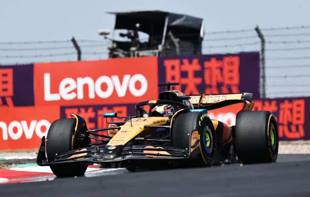 McLaren löi luun syvälle muiden kurkkuun Kiinan F1-kisassa – ”ruputallin” kuljettaja kesytti Kimi Antonellin