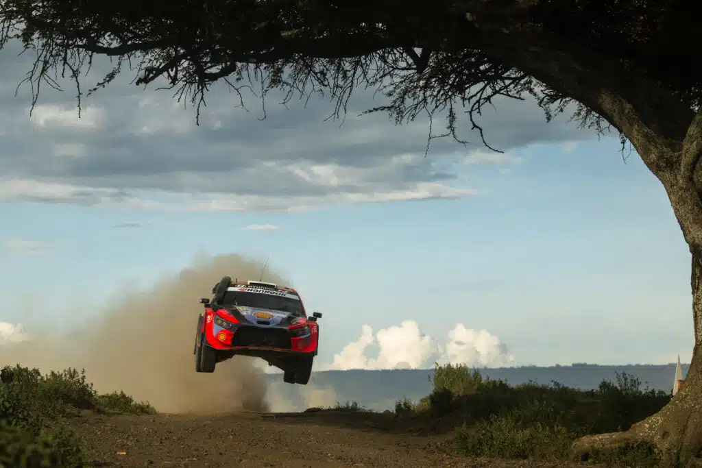 Ott Tänak avasi räväkästi supersunnuntain – Kalle Rovanperä nopein Toyota-kuski (ek17)