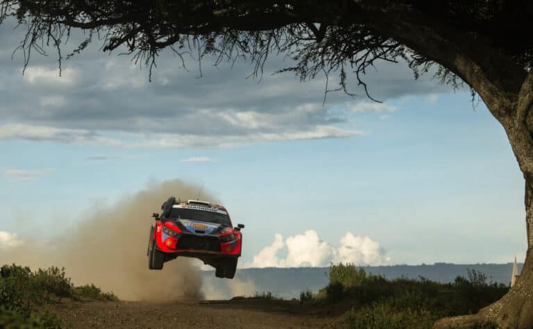 Ott Tänak avasi räväkästi supersunnuntain – Kalle Rovanperä nopein Toyota-kuski (ek17)