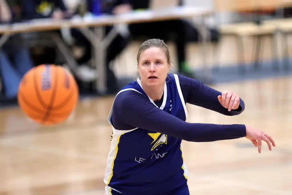 Suomalainen koripallolegenda lyö tossut naulaan