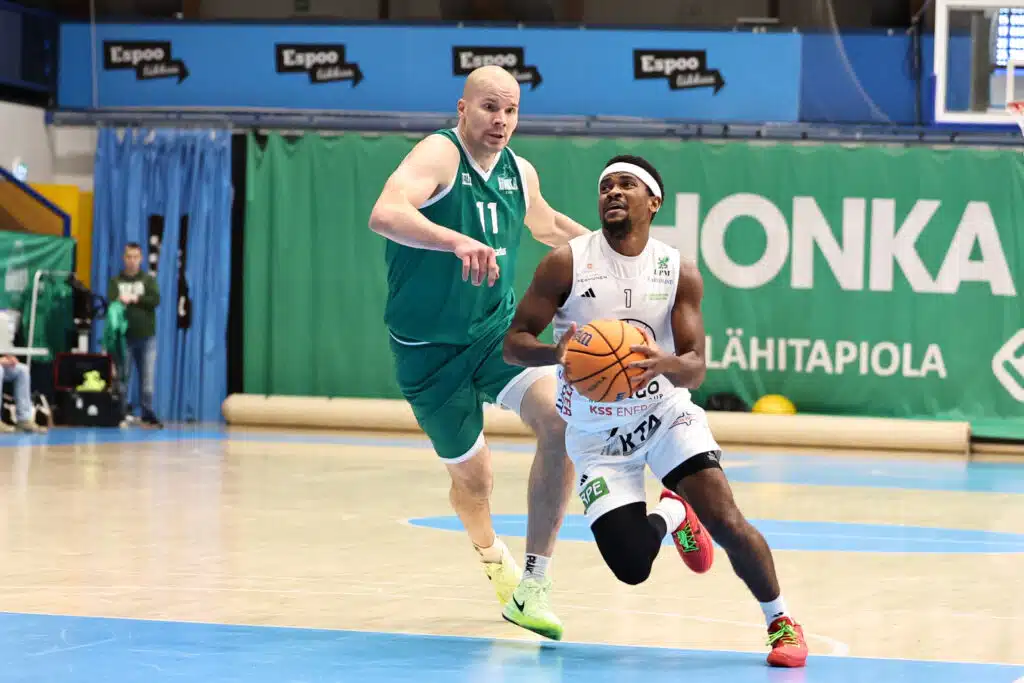 Suomalaislegenda ripustaa tossunsa naulaan – pelasi käsittämättömät 226 maaottelua