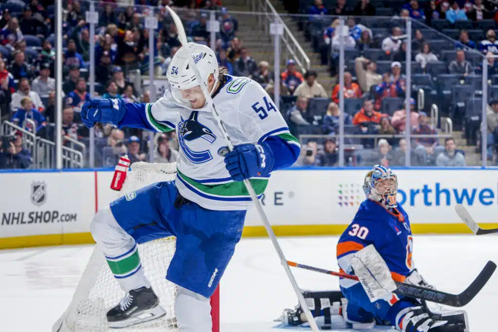 Aatu Räty liekeissä NHL:ssä – upea ilta päättyi karulla tavalla