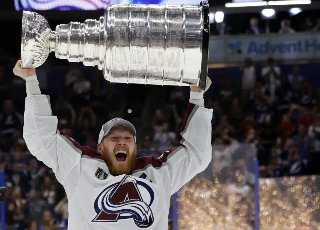 Gabriel Landeskog maalasi – Colorado tyly isäntä Dallasille