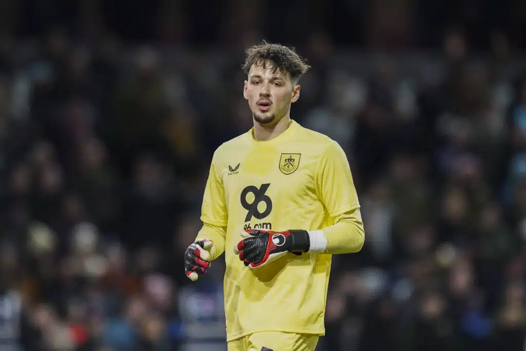 Manchester United menossa kesällä maalivahtimarkkinoille – nämä kaksi veskaria kiikarissa