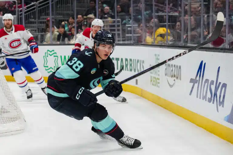 Suomalaistulokas jätti Patrik Laineen varjoonsa – latasi NHL-uransa avausmaalin debyytissään
