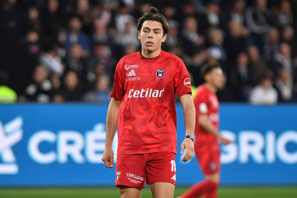 Italialaislegenda Gianluigi Buffonin poika valitsi äitinsä kotimaan maajoukkueekseen Italialaislegenda Gianluigi Buffonin poika valitsi äitinsä kotimaan maajoukkueekseen