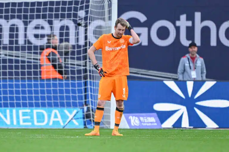 Lukas Hradecky hurjien siirtohuhujen kohteena