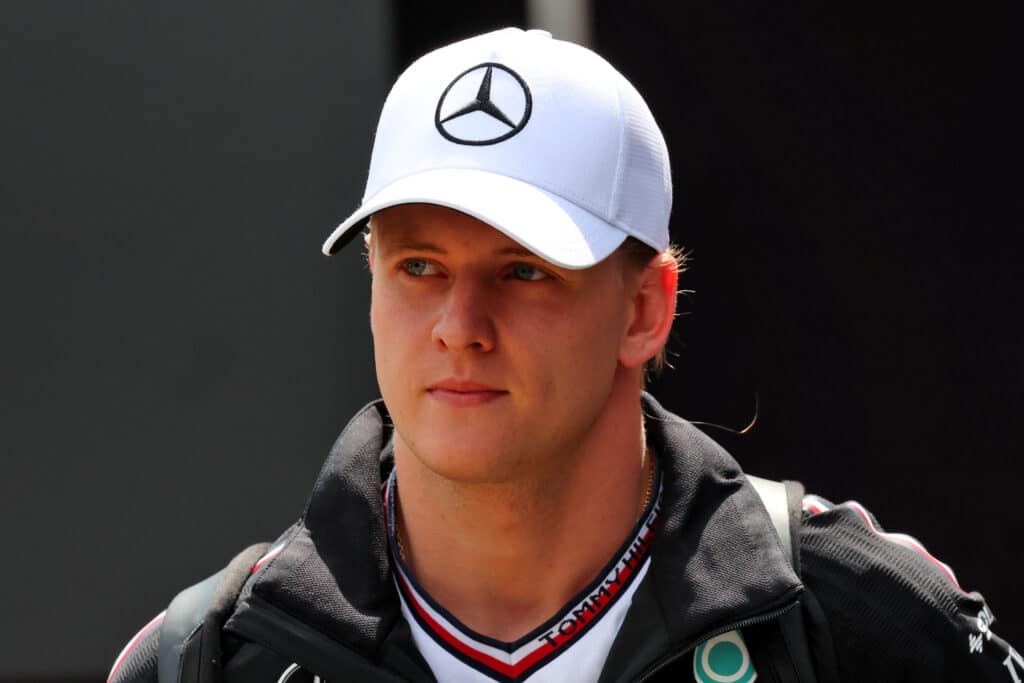 Mick Schumacher vastasi Mika Häkkisen kommenttiin – ”Hän tuntee lajin hyvin” Mick Schumacher vastasi Mika Häkkisen kommenttiin – ”Hän tuntee lajin hyvin”