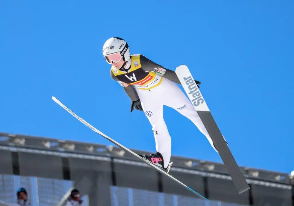 Mäkihypyssä nähtiin uusi hurja maailmanennätys