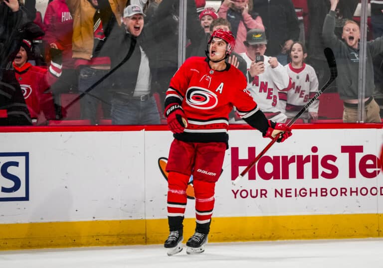 Sebastian Aho jyrähti – nyt vastaa NHL-seuran GM