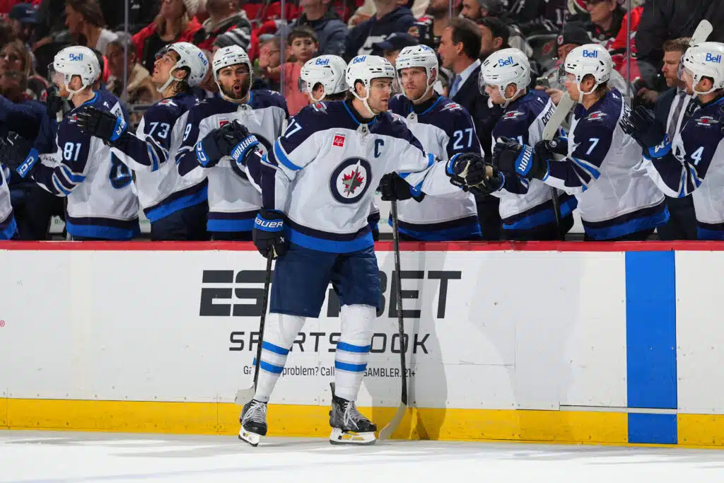 NHL:n runkosarjan ykkösjoukkue pakotettiin seiskapeliin